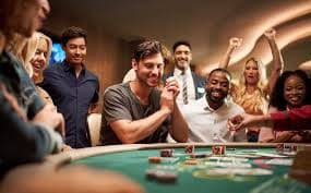 Antarmuka platform lembagatoto menampilkan meja dealer langsung, pasar sportsbook, dan pilihan permainan slot